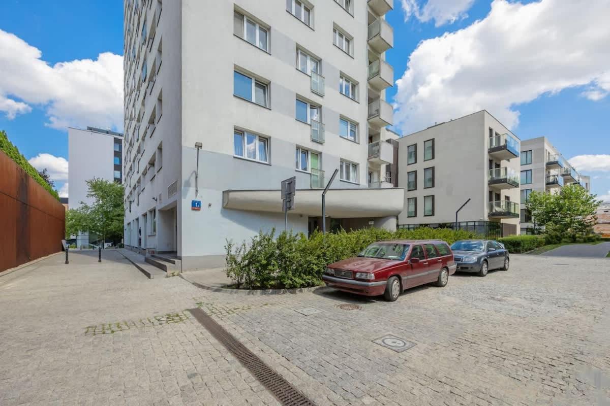 Intimate Close To Pge Narodowy By Renters Apartament
